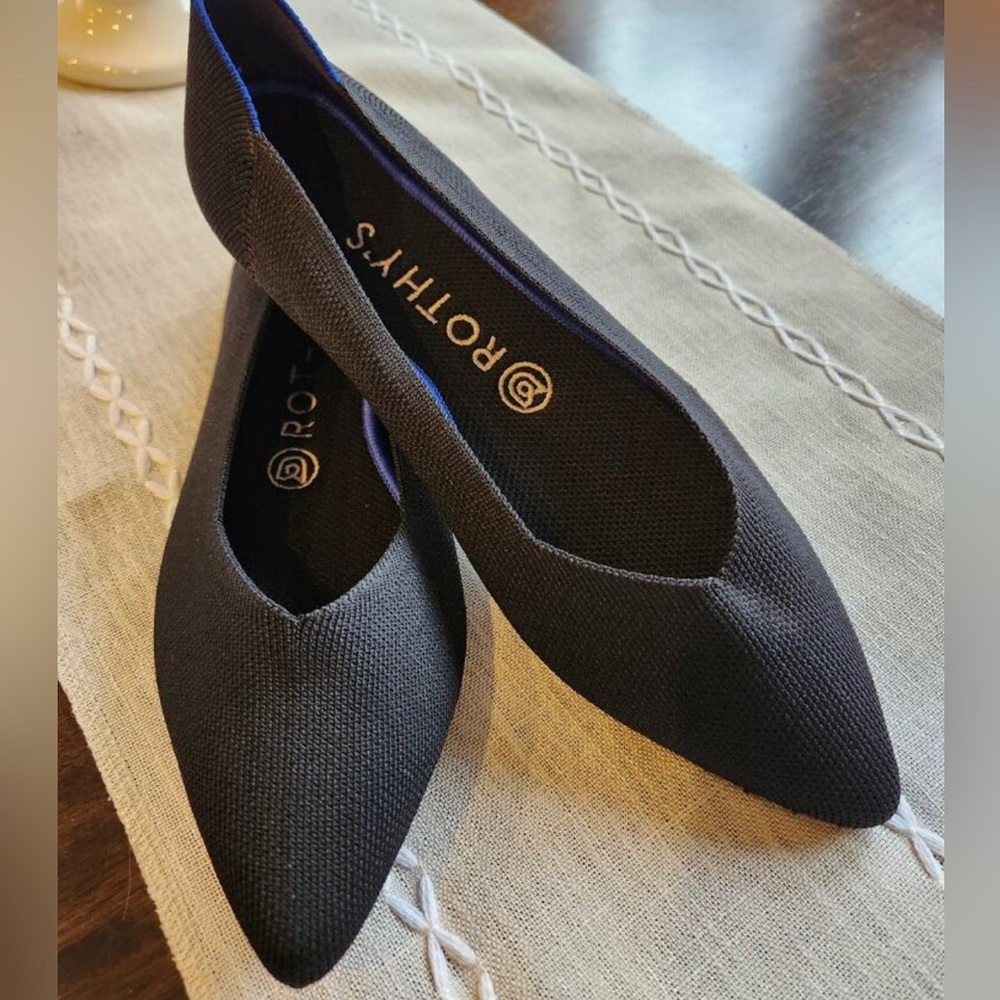 NEW Rothy’s the point black solid size 8